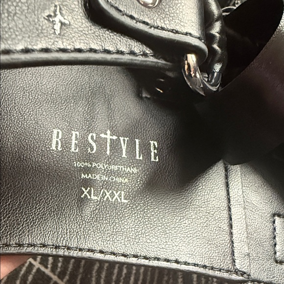 Chic Black Leather Harness with Bow Accent - Picture 10 of 10